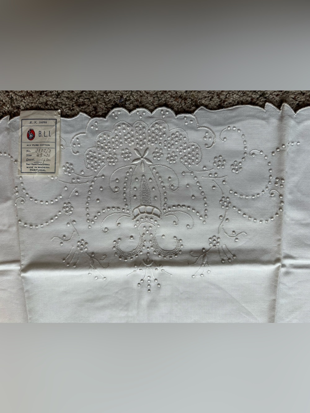 Vintage Madeira Hand-Embroidered Pillowcases B.L.I. NOS Set of 2 *Read Desc* - Picture 3 of 9